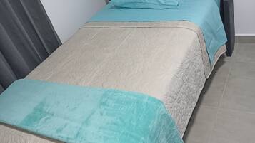 2 bedrooms, iron/ironing board, WiFi