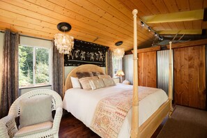2 bedrooms, desk, free WiFi, bed sheets