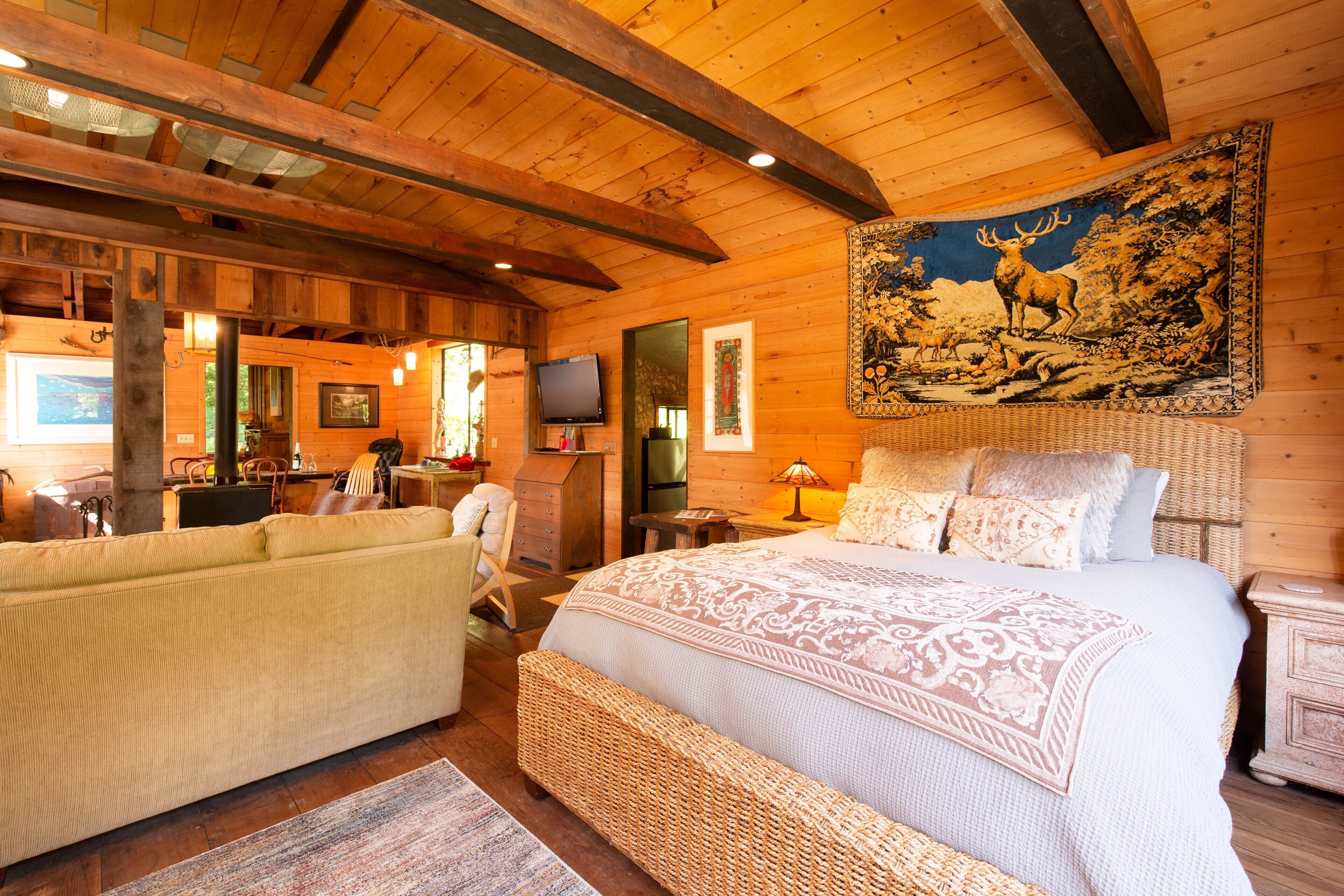 2 bedrooms, desk, free WiFi, bed sheets