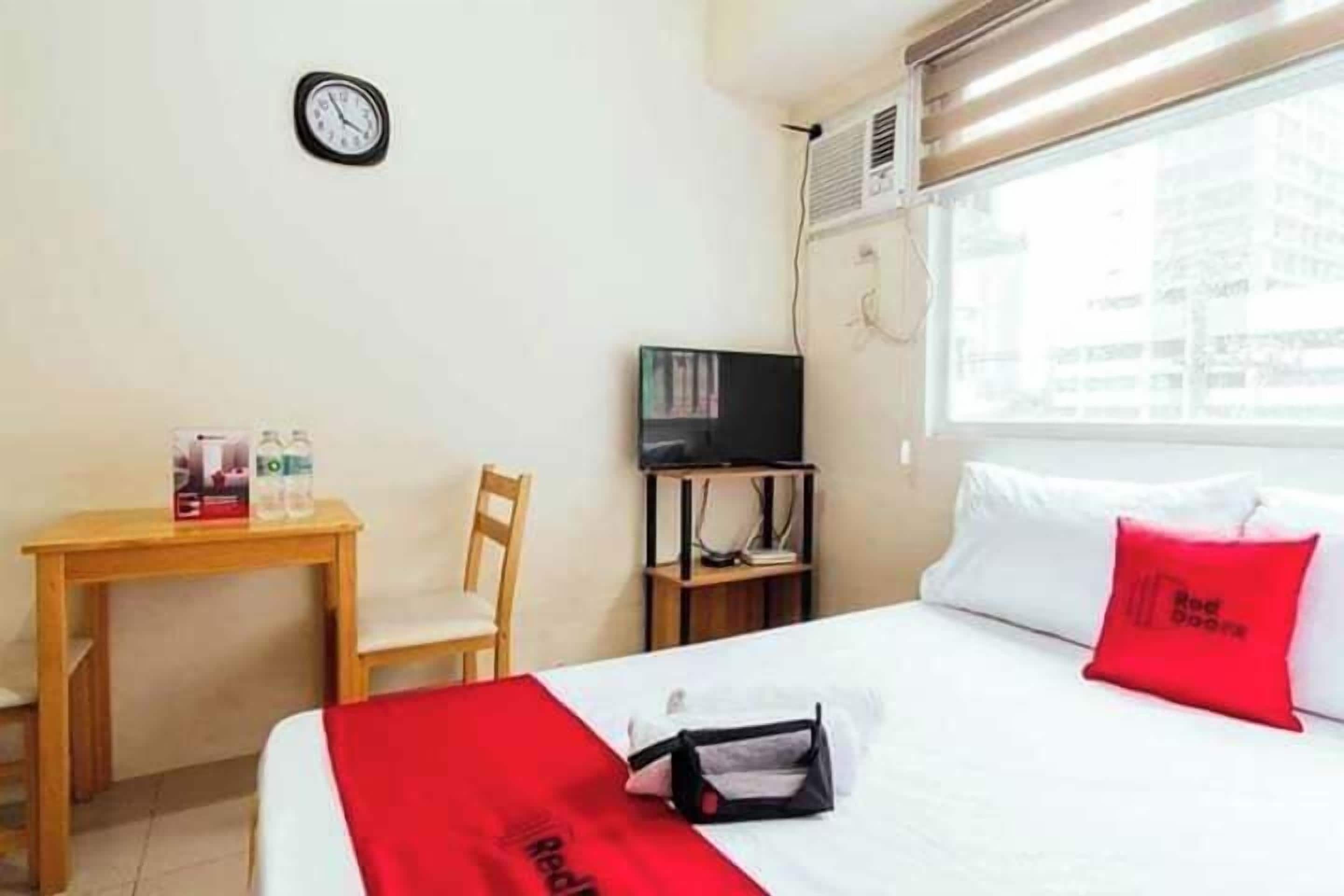 Studio Standard | Bureau, espace de travail pour ordinateur portable, Wi-Fi gratuit