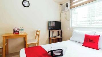 Bureau, espace de travail pour ordinateur portable, Wi-Fi gratuit