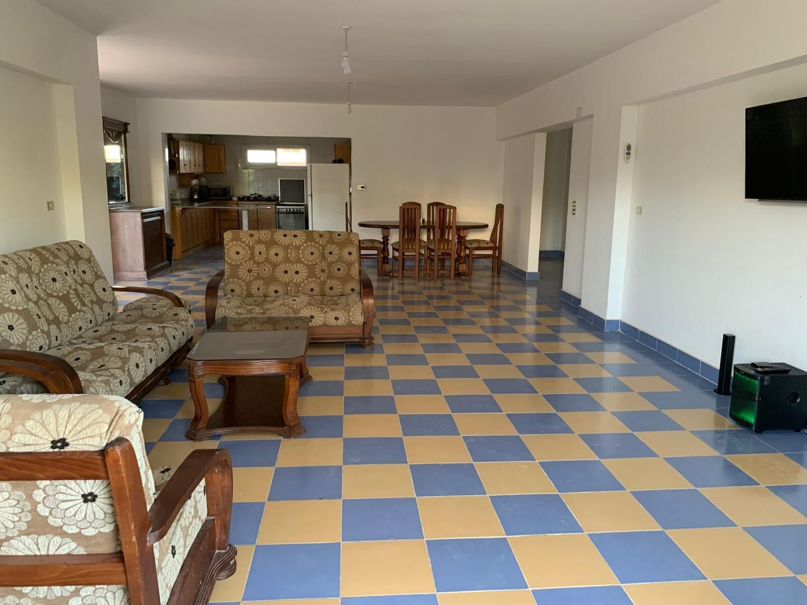 Smart-TV og stereoanlegg