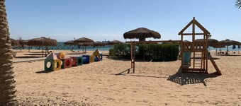 Spacious Fully Equipped 3BR Villa by the Beach Pvt Entrance Garden & Great View