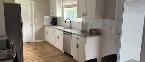 微波炉、烤箱、炉灶、洗碗机