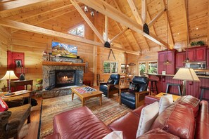 TV, fireplace - Log Cabin Near Skiing–Sugars Cozy Cabin (Sugar Mountain)