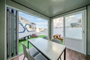 Basic Room, 1 Bedroom (Caravan4 (Private BBQ)) | 1 bedroom, free WiFi - Gangneung Pinehill Park Pension&caravan (Gangneung)