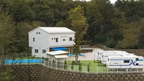 Exterior - Gangneung Pinehill Park Pension&caravan (Gangneung)