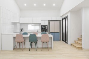 Basic Room, 4 Bedrooms (Private House) | 1 bedroom, free WiFi - Gangneung Pinehill Park Pension&caravan (Gangneung)