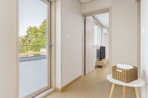 3 bedrooms, free WiFi - Gangneung Thenext Pension (Gangneung)