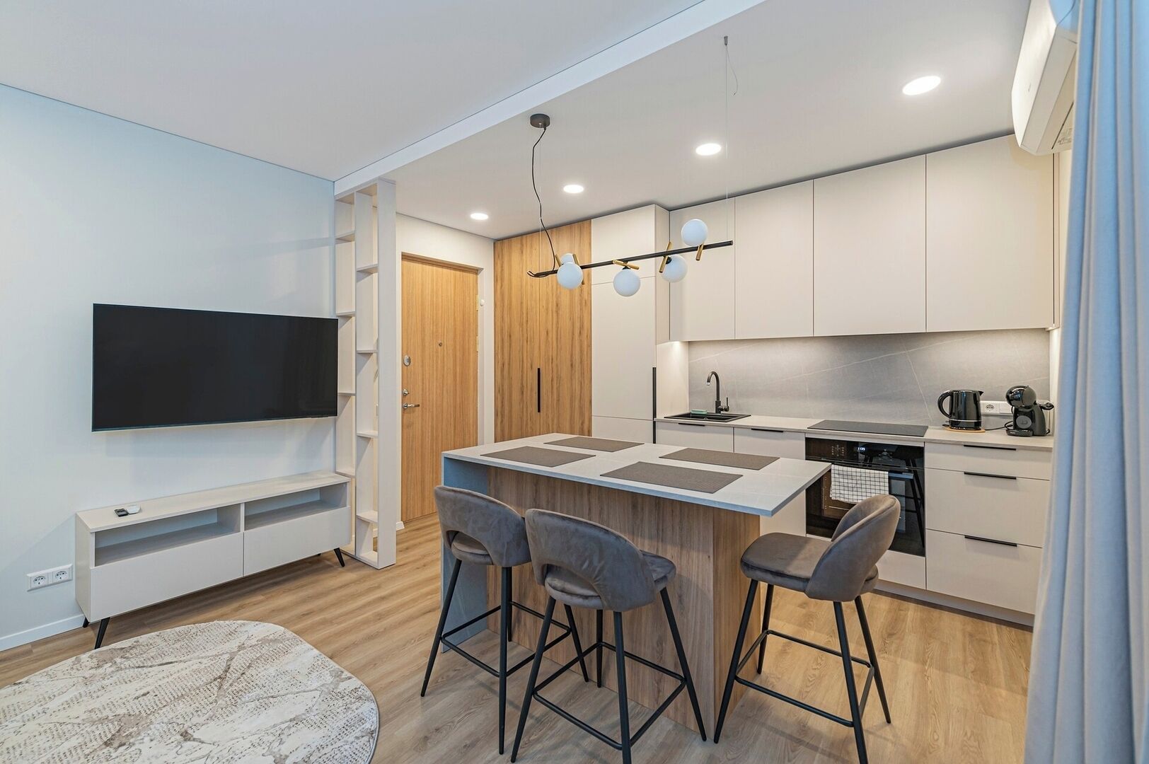 Fridge, oven, stovetop, dishwasher