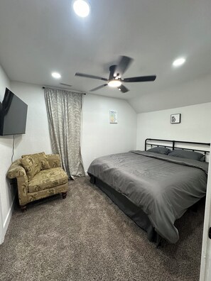 3 chambres, fer et planche à repasser, Wi-Fi, draps fournis