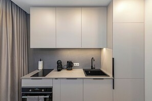 Refrigerador, horno, parrilla de estufa y lavavajillas