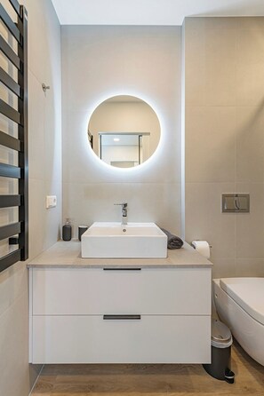 Sèche-cheveux, serviettes fournies