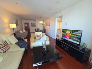 Smart TV - Stunning Beachside Ocean View Unit-CS70 (Hollywood)
