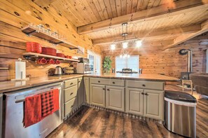 Microondas, horno, parrilla de estufa y lavavajillas 