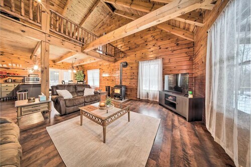 Secluded Cabin with Hot Tub, Fire Pit and Private Trails - Your Perfect Getaway!