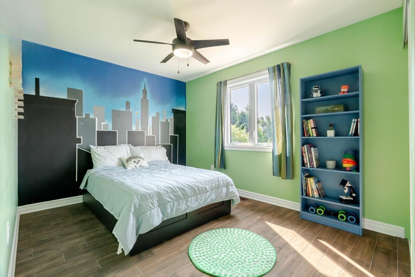 4 habitaciones, tabla de planchar con plancha, wifi y ropa de cama 