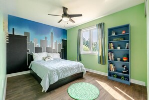 4 habitaciones, tabla de planchar con plancha, wifi y ropa de cama 