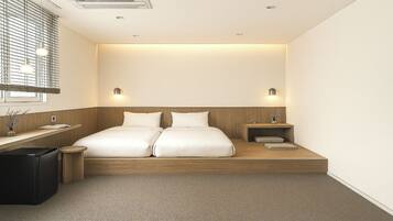 Desk, laptop workspace, free WiFi