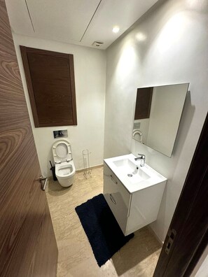 Hair dryer, bidet, towels, soap - Welcoming To Our Quite building Multi Apartments (Deroua)