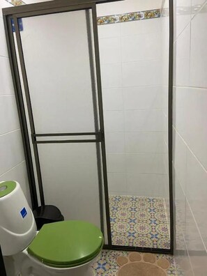 Deluxe Room | Bathroom | Towels, soap, toilet paper - HOTEL CASA JAIRO (Neiva)