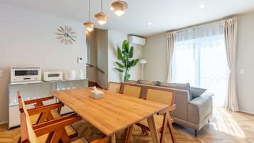 Newly built (Max 19 guests) 3LDK(130sqm) /14 beds/Pool/ BBQ/ 2 parking spaces/ Onna 10A, Non Smoking | In-room dining
