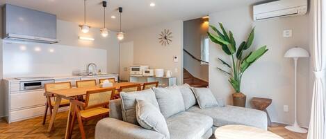 Villa, 3 chambres, non-fumeurs, piscine privée (14 Beds/BBQ/2 parking spaces/Onna 10A) | Coin séjour