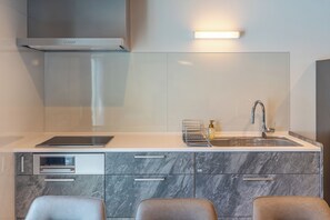 Newly built (Max 19 people) 3LDK (130sqm)/14 beds/swimming pool/BBQ area/parkingfor 2cars/Onna10B/NS | Private kitchen - Grandioso Okinawa Villa Onna 10 (Onna)