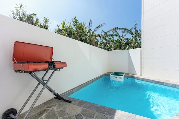 Newly built (Max 19 guests) 3LDK(130sqm) /14 beds/Pool/ BBQ/ 2 parking spaces/ Onna 10A, Non Smoking | Private pool - Grandioso Okinawa Villa Onna 10 (Onna)