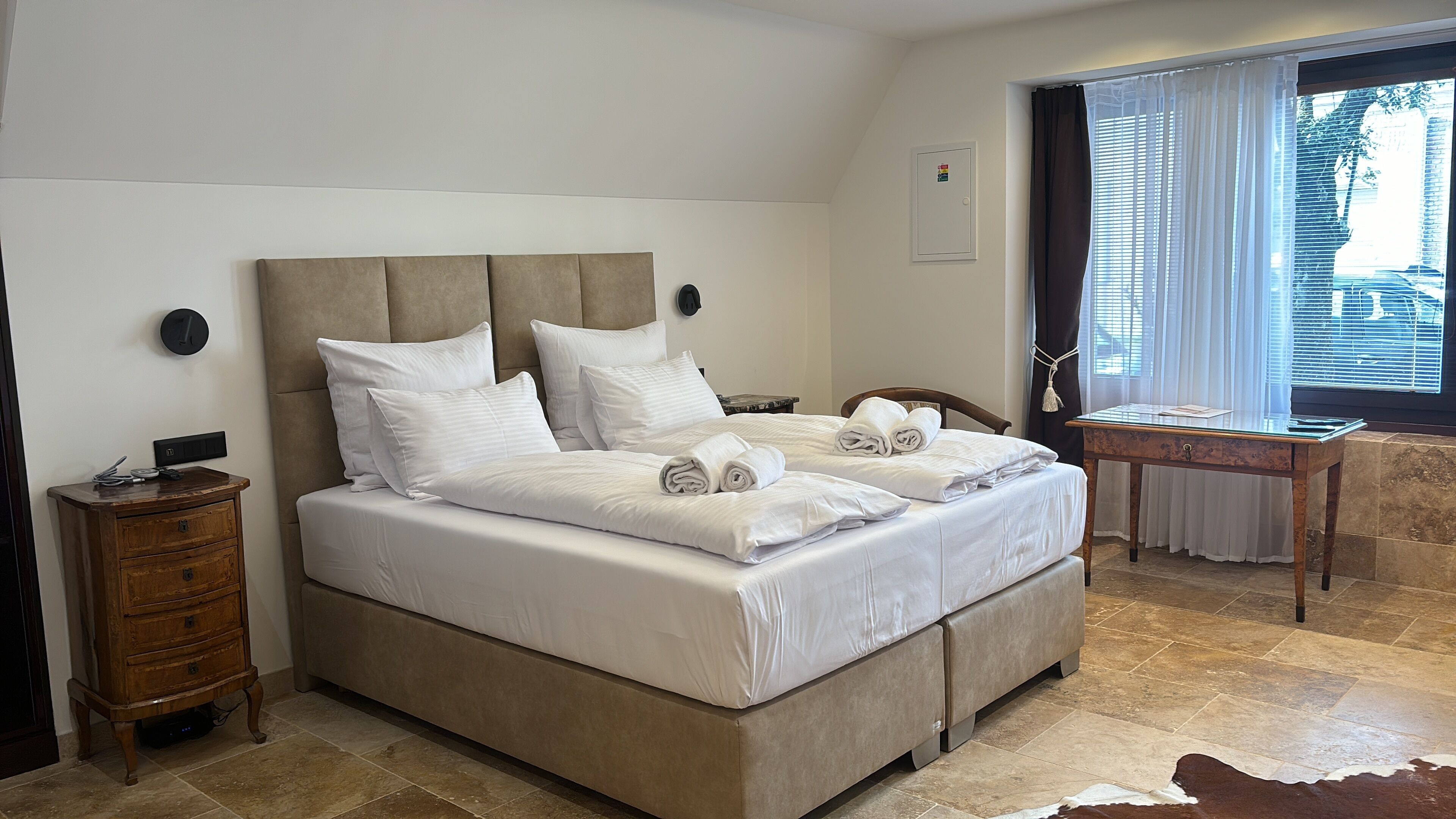 1 habitación, tabla de planchar con plancha, wifi y ropa de cama 