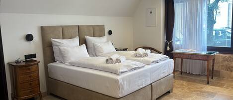 1 habitación, tabla de planchar con plancha, wifi y ropa de cama