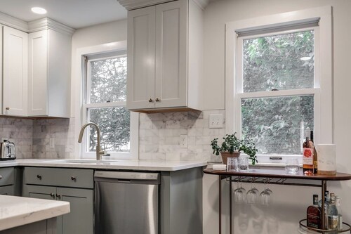 Modern & Stylish, renovated 1859 Church Hill Home