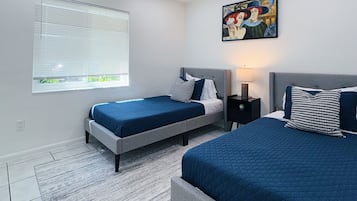 3 slaapkamers, een strijkplank/strijkijzer, internet, beddengoed