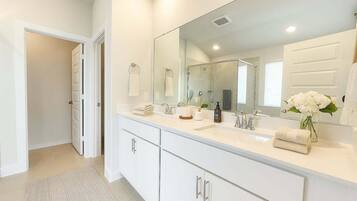 Shower, hair dryer, toilet paper