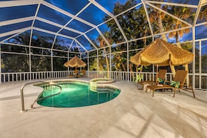 A heated pool - NEW! Dolce Vita Luxury Escape | Saltwater Pool, Spa & Walk to Beach & St. Armands Circle (Sarasota)