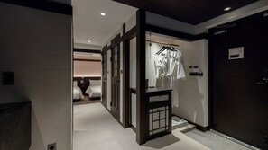 Free WiFi, bed sheets - Suwon Haenggung-dong Revora Hotel (Suwon)