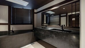 Free WiFi, bed sheets - Suwon Haenggung-dong Revora Hotel (Suwon)