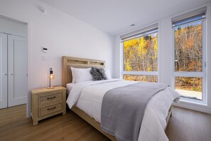 2 bedrooms, iron/ironing board, WiFi - Panorama 1253: Fireplace Retreat & Heated Floors (Petite-Rivière-Saint-François)