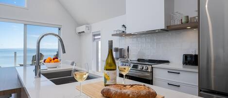 Réfrigérateur, micro-ondes, four, lave-vaisselle