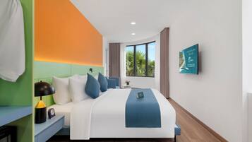 Deluxe Double Room | Minibar, in-room safe, desk, blackout drapes