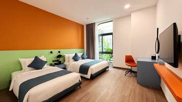 Costa Executive Triple Room | Minibar, in-room safe, desk, blackout drapes