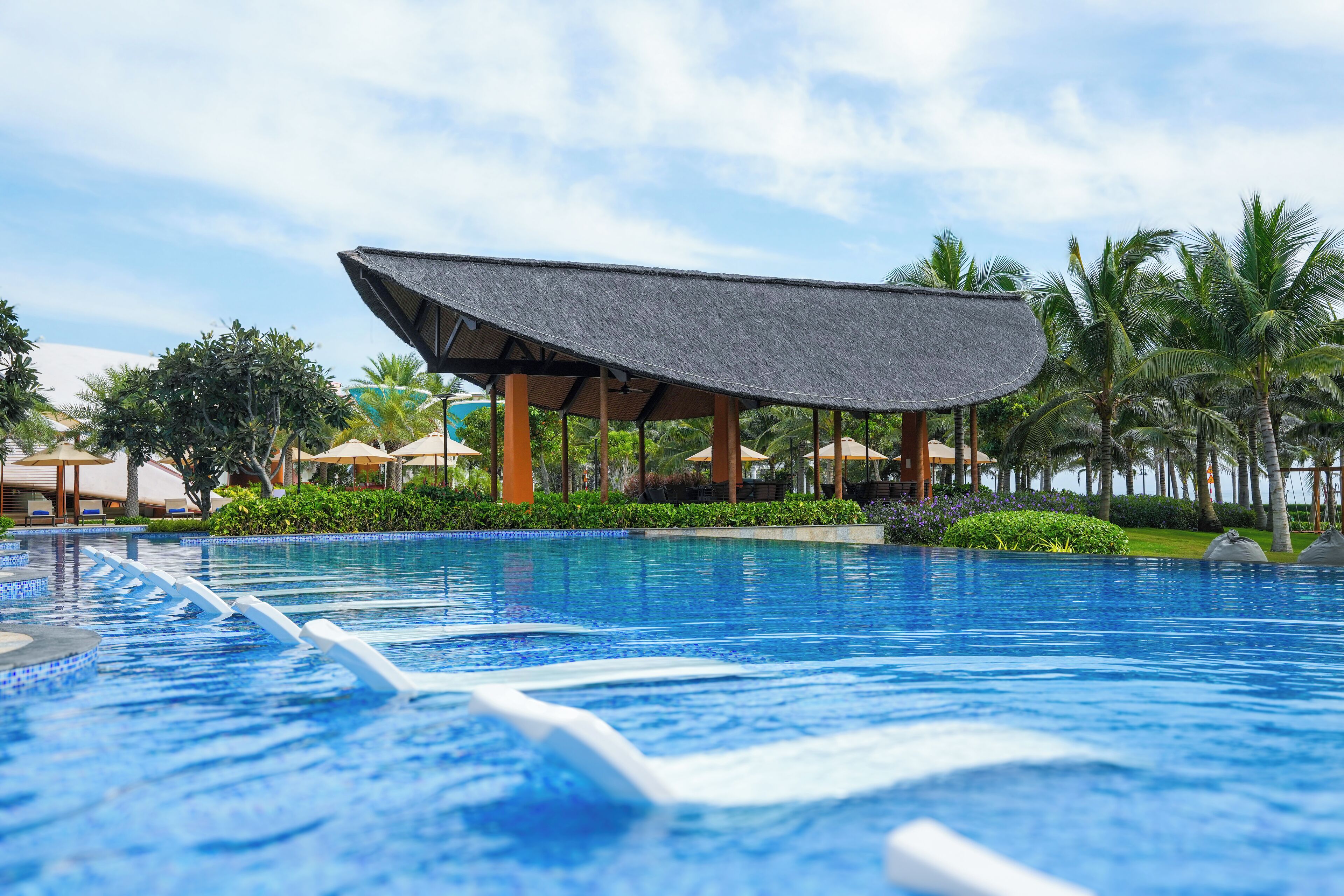 Outdoor pool, free cabanas