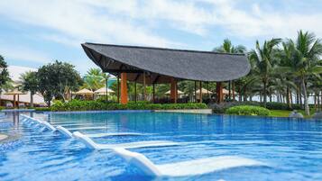 Outdoor pool, free cabanas