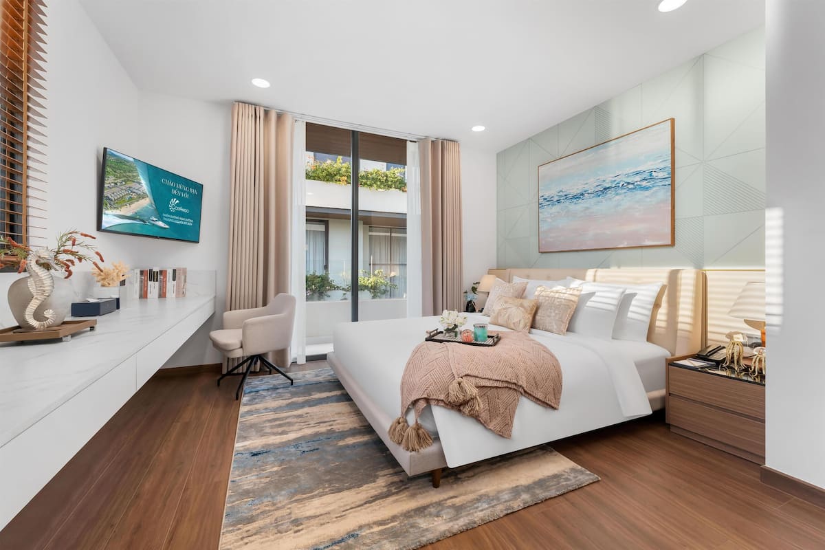 Standardzimmer, 1 King-Bett, Balkon, Gartenblick | Minibar, Zimmersafe, Schreibtisch, Verdunkelungsvorhänge