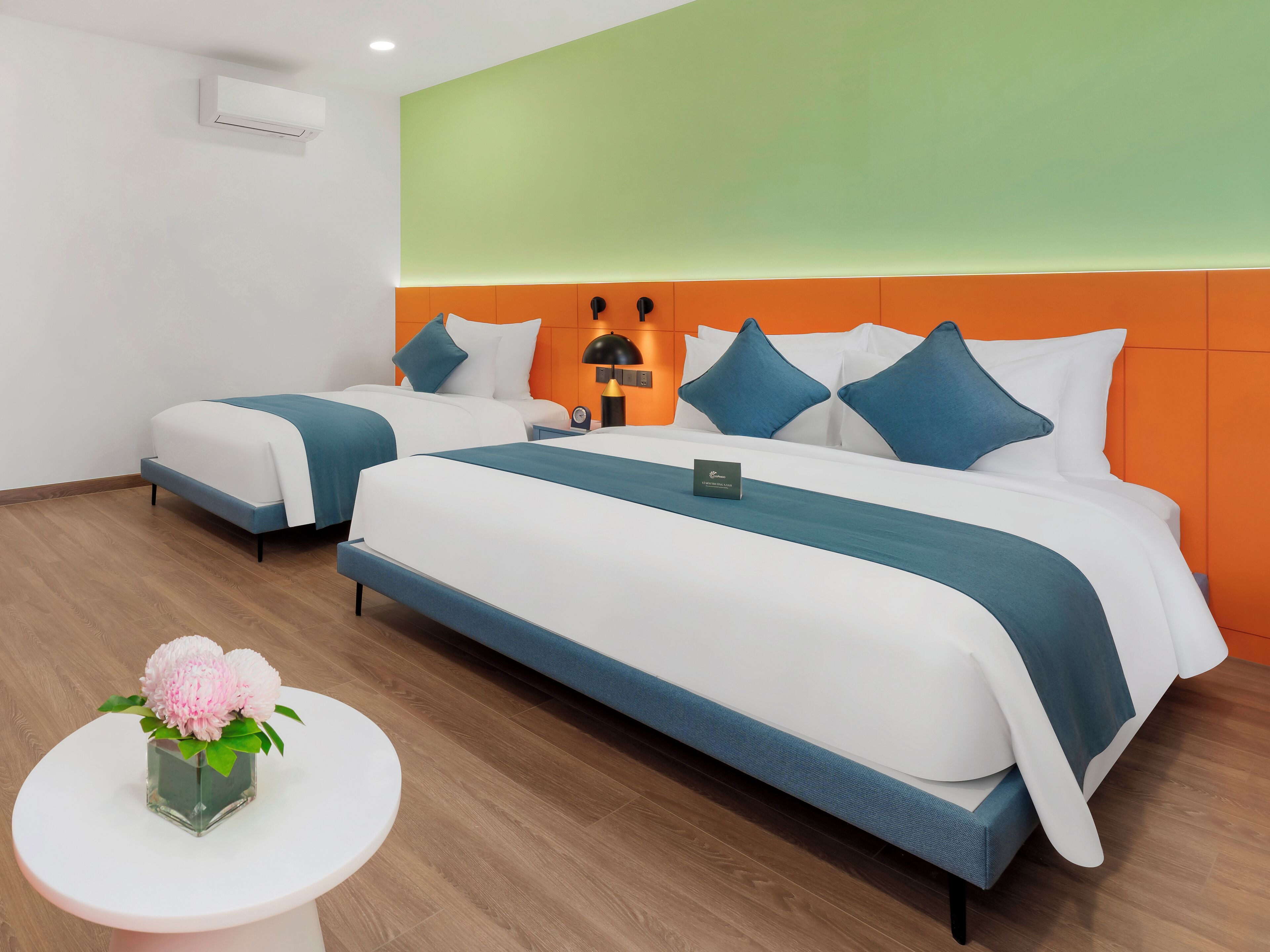 Costa Executive Triple Room | Minibar, in-room safe, desk, soundproofing