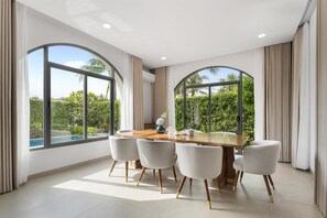 Standard-Villa, Mehrere Betten, Nichtraucher, Gartenblick (Living Room) | Minibar, Zimmersafe, Schreibtisch, Verdunkelungsvorhänge