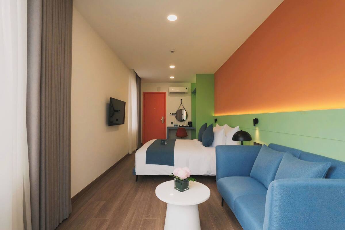 Superior Double Room | Bar mini, peti besi dalam bilik, meja, kalis bunyi