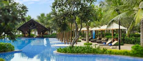 Outdoor pool, free cabanas