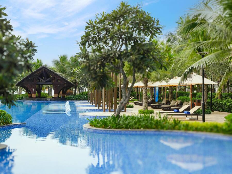 Outdoor pool, free pool cabanas