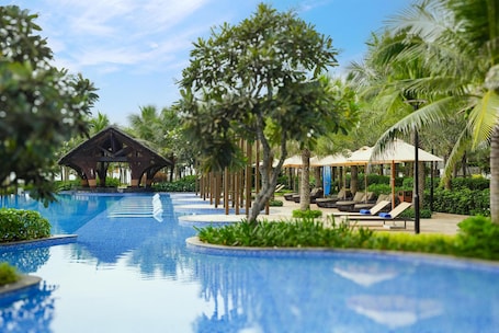 Outdoor pool, free pool cabanas. Amigo Sol Phan Thiet